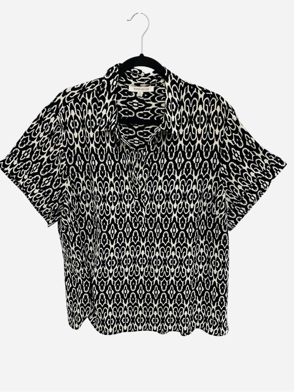 Rose & Olive black white short sleeve geometric print top collared v neck 2X